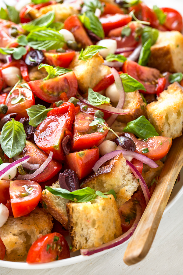 Panzanella Salad | thecozyapron.com