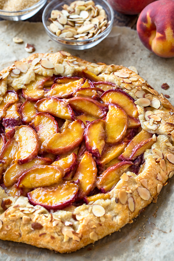 Peach Galette | thecozyapron.com