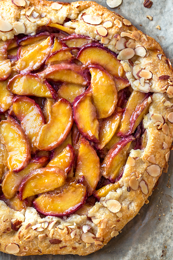 Peach Galette | thecozyapron.com