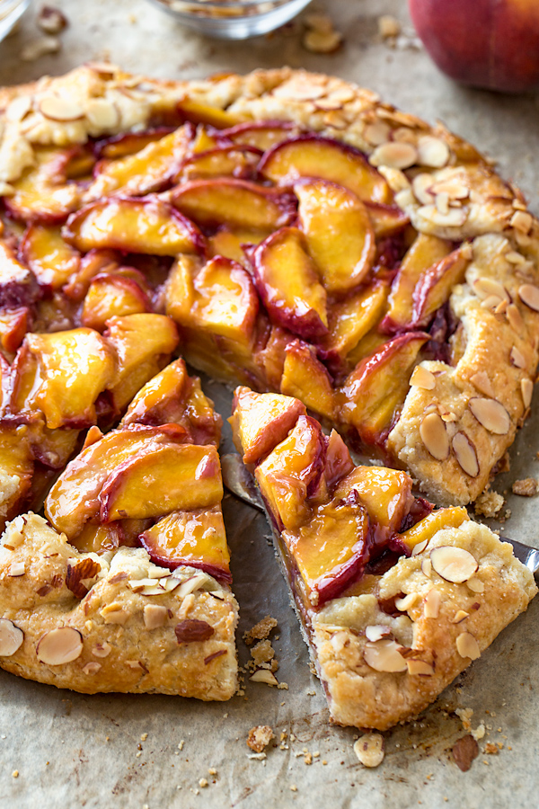 Sliced Peach Galette | thecozyapron.com