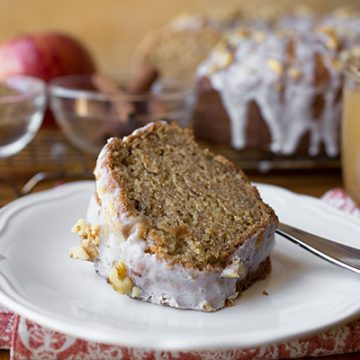 Apple Cake | thecozyapron.com