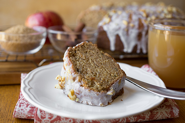Apple Cake | thecozyapron.com