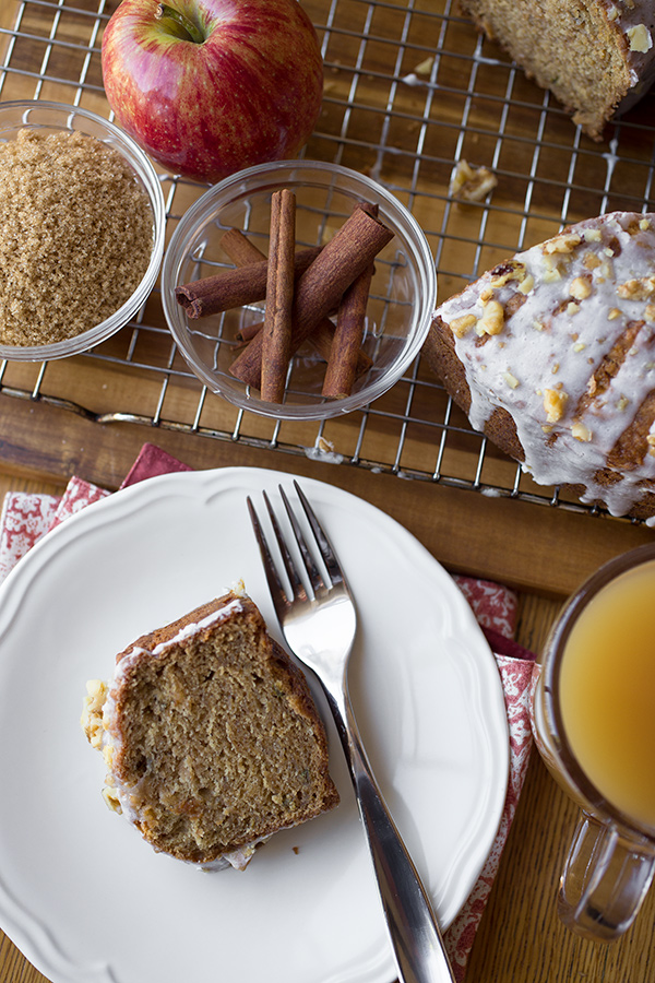 Apple Cake | thecozyapron.com