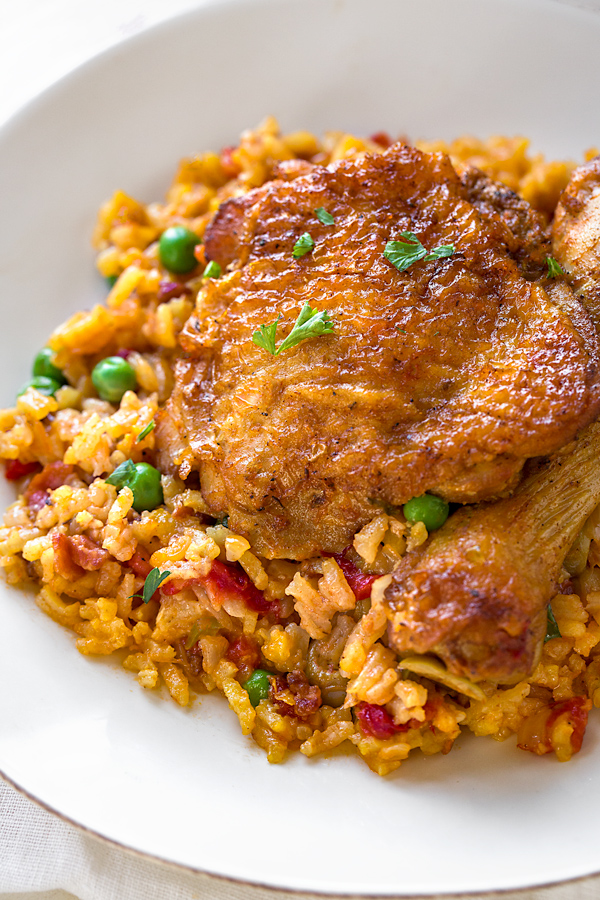 Closeup on a delicious serving of Arroz con Pollo | thecozyapron.com