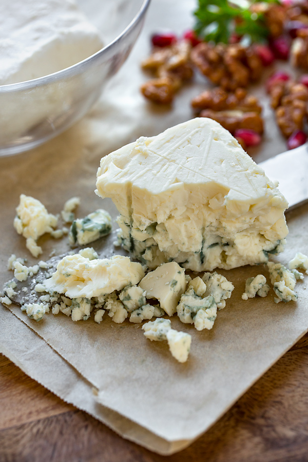 Cheese Ball Recipe Ingredients | thecozyapron.com
