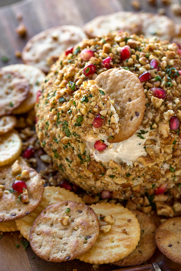 Cheese Ball Recipe | thecozyapron.com