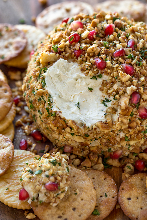 Cheese Ball Recipe | thecozyapron.com