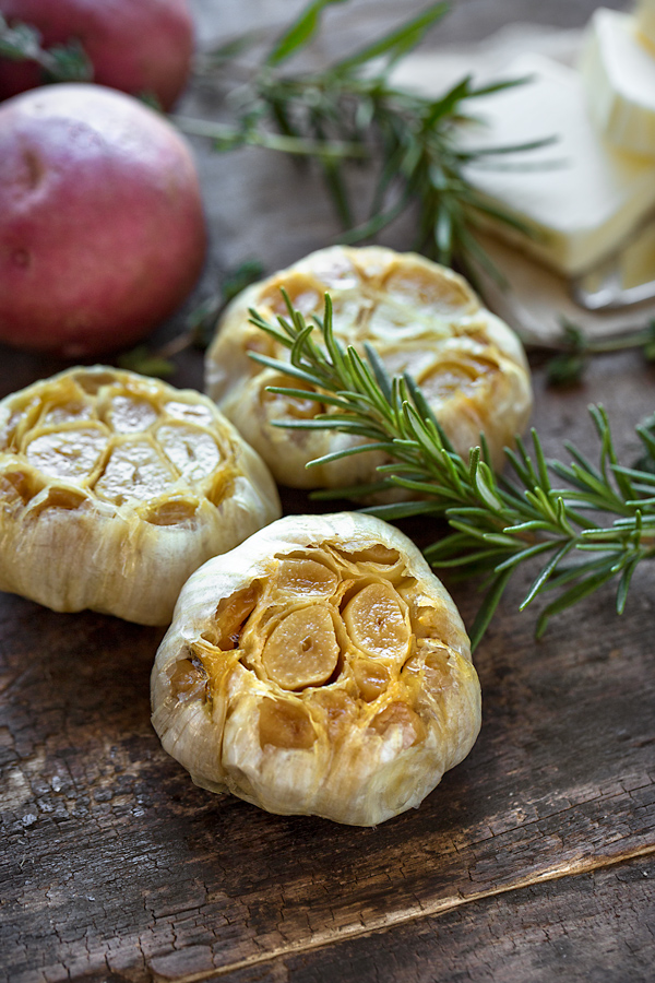 Roasted Garlic and fresh rosemary for Roasted Garlic Mashed Potatoes | thecozyapron.com