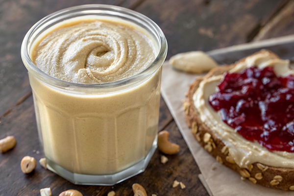 Cashew Butter | thecozyapron.com