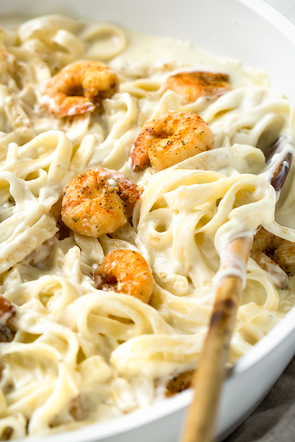 Shrimp Alfredo | thecozyapron.com