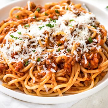 Spaghetti Bolognese | thecozyapron.com