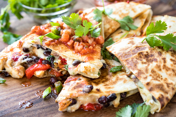 Chicken Quesadilla | thecozyapron.com