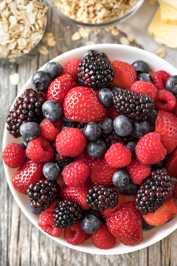 Berry Crisp Ingredients | thecozyapron.com