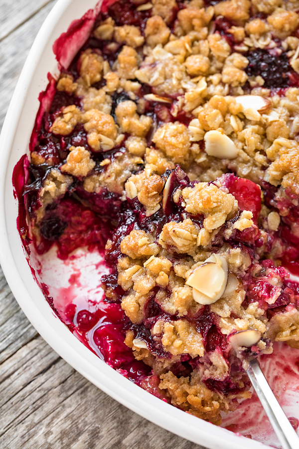 Berry Crisp | thecozyapron.com