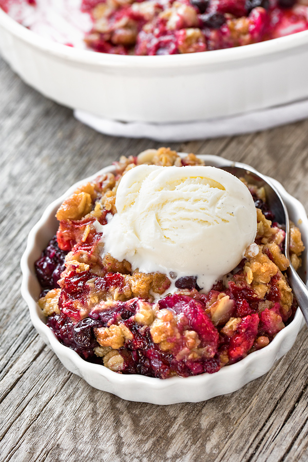 Berry Crisp with Ice Cream | thecozyapron.com