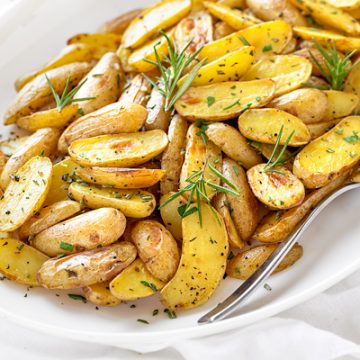 Rosemary Potatoes | thecozyapron.com