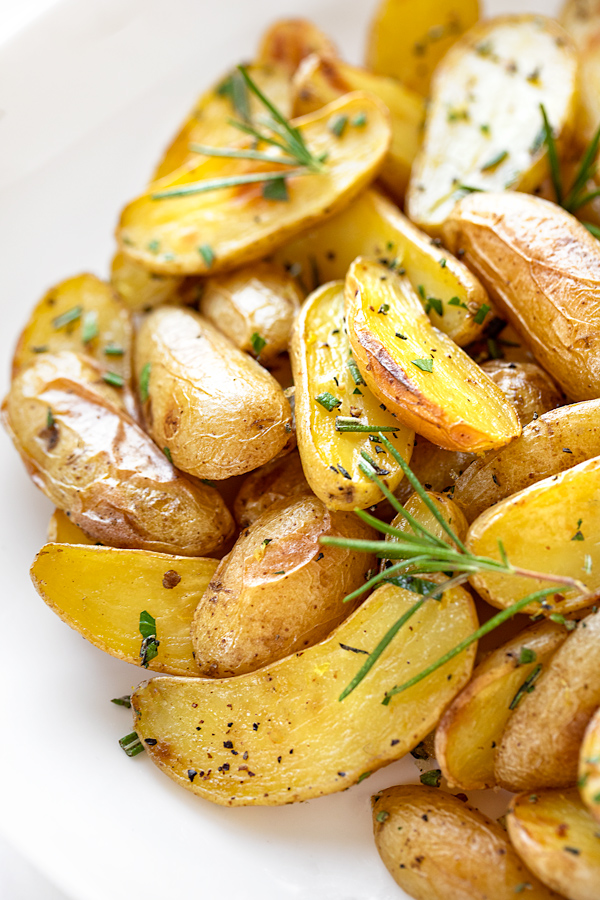 Rosemary Potatoes | thecozyapron.com
