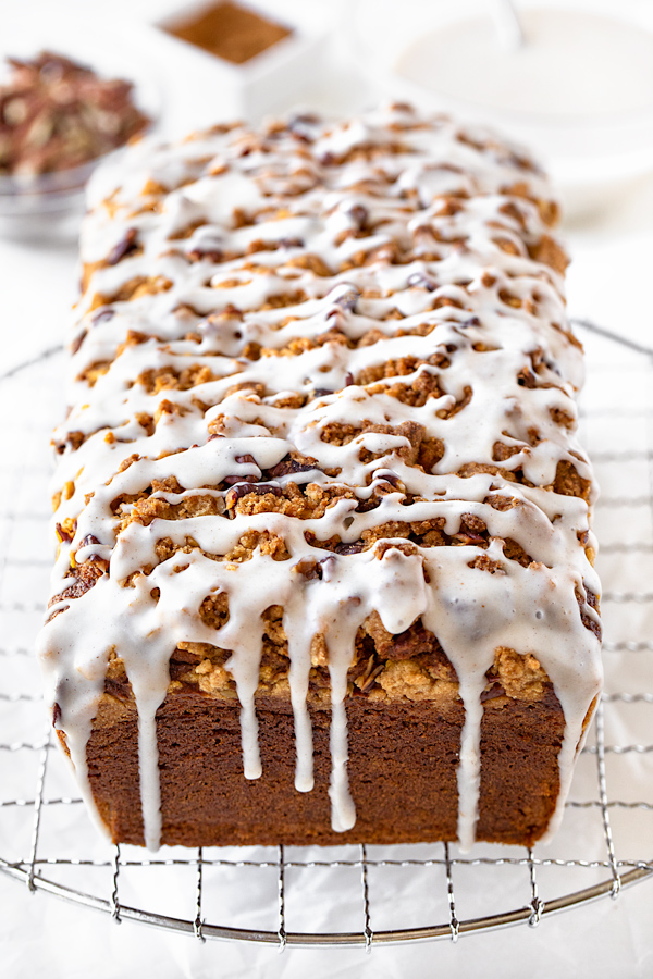 Pumpkin Bread with Pecan Streusel | thecozyapron.com