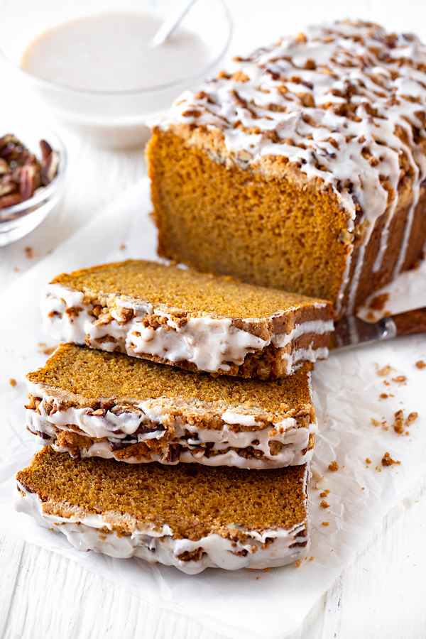 Pumpkin Bread with Pecan Streusel | thecozyapron.com