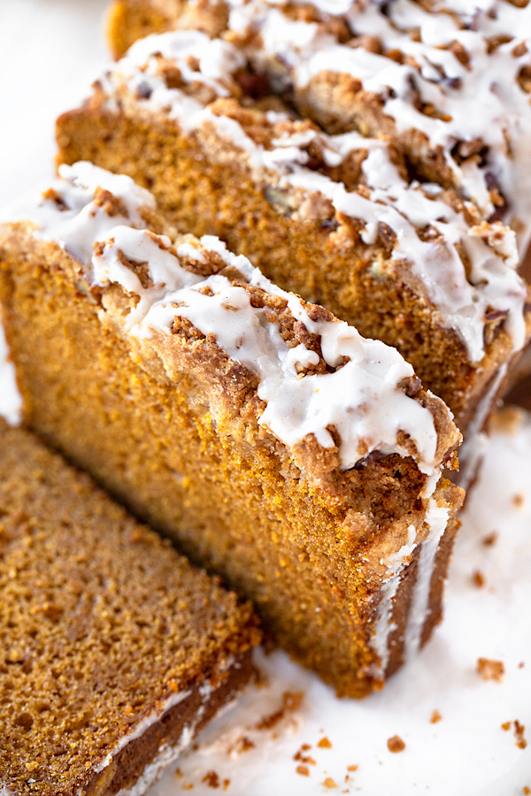 Pumpkin Bread with Pecan Streusel | thecozyapron.com