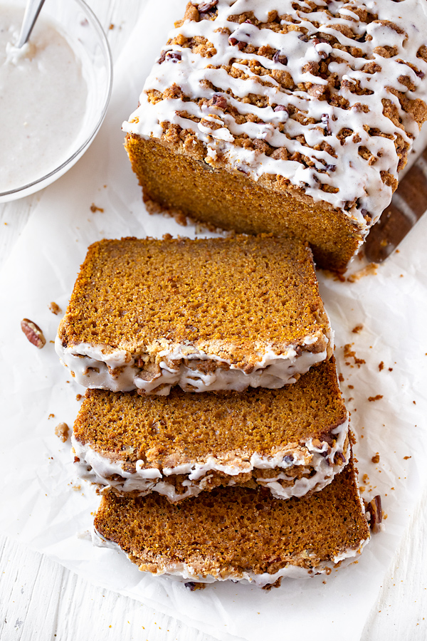 Pumpkin Bread with Pecan Streusel | thecozyapron.com