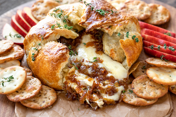 Baked Brie with Caramelized Onions