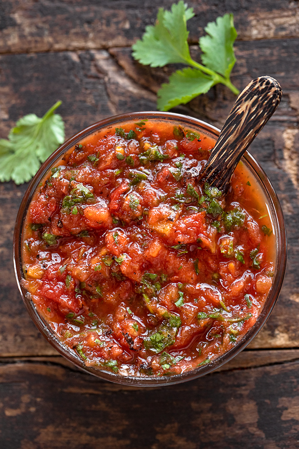 Fire Roasted Tomato Salsa for Chicken Nachos | thecozyapron.com