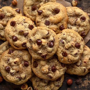Chocolate Chip Cookies with Roasted Hazelnuts | thecozyapron.com