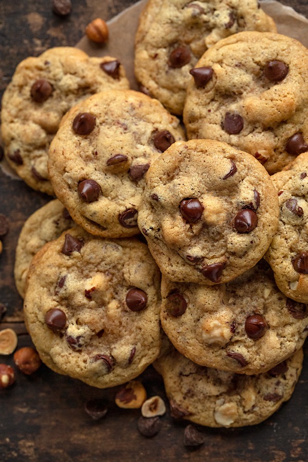 Chocolate Chip Cookies with Roasted Hazelnuts | thecozyapron.com