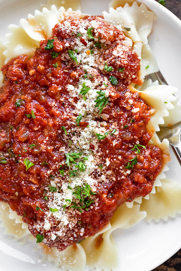 Marinara Sauce over Pasta | thecozyapron.com