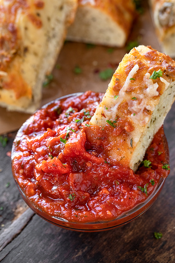 Marinara Sauce with Breadsticks | thecozyapron.com