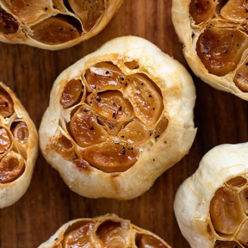 Roasted Garlic | thecozyapron.com