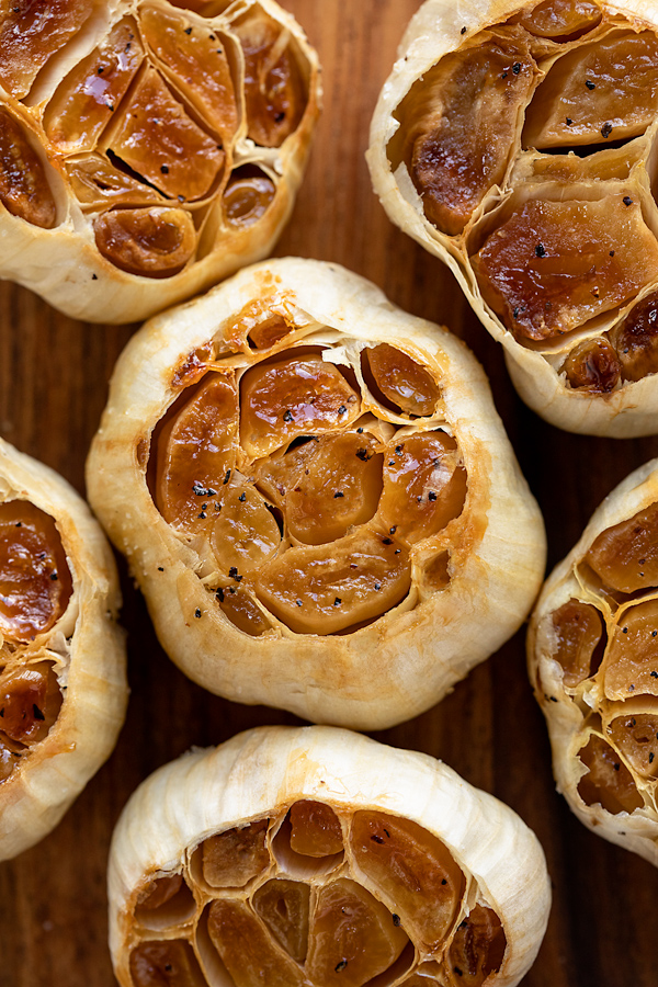 Roasted Garlic | thecozyapron.com