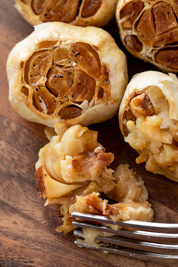 Roasted Garlic | thecozyapron.com