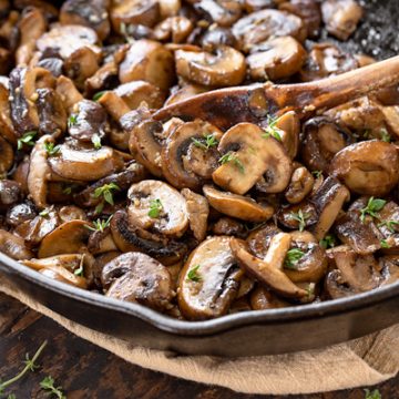 Sauteed Mushrooms with Garlic | thecozyapron.com
