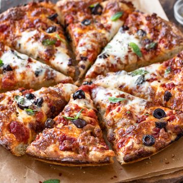 Cast Iron Pizza on Cutting Board | thecozyapron.com