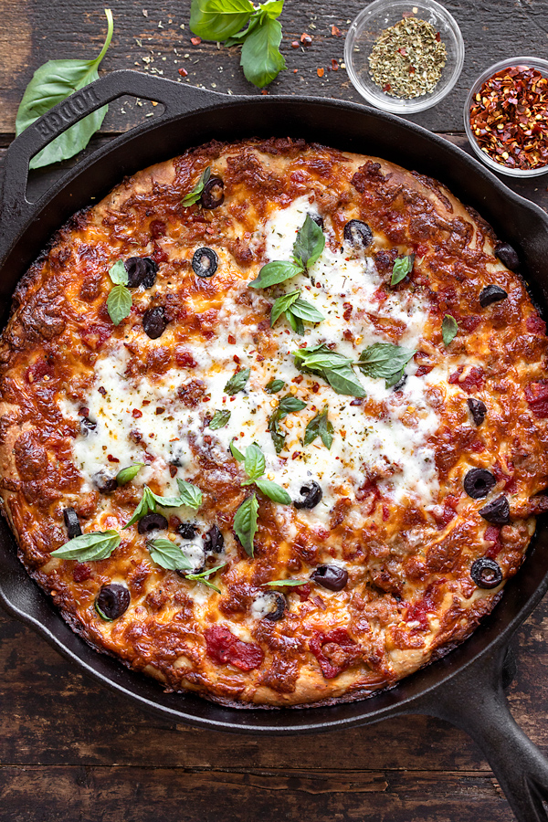 Cast Iron Pizza | thecozyapron.com