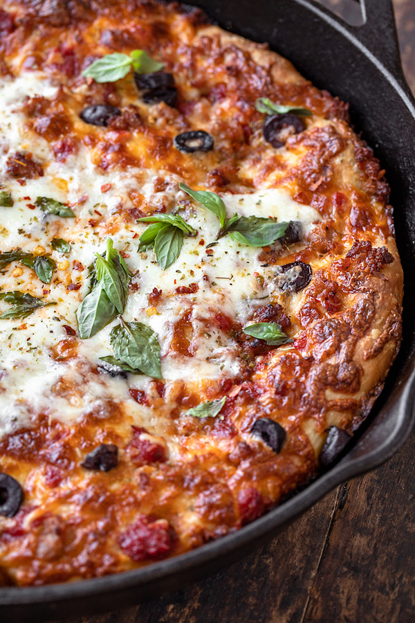 Cast Iron Pizza | thecozyapron.com