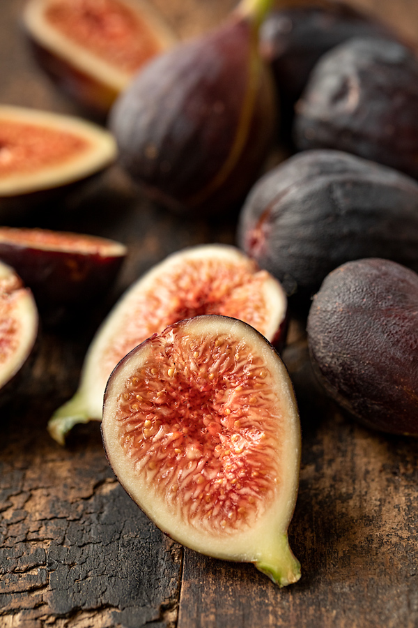 Fresh Figs for Balsamic Chicken | thecozyapron.com