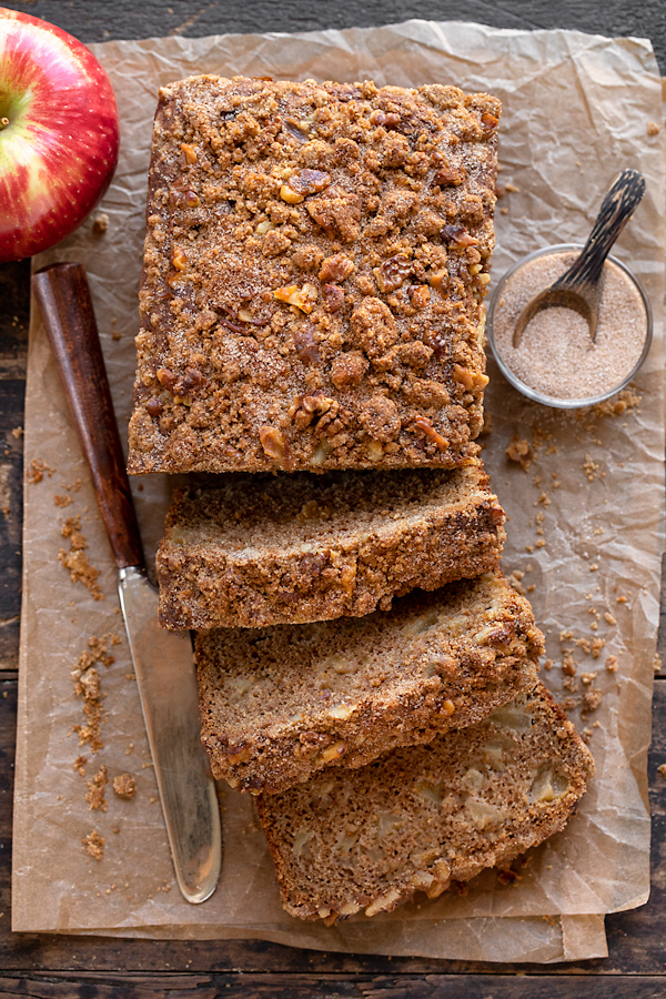 Apple Bread with Cinnamon Sugar Streusel | thecozyapron.com