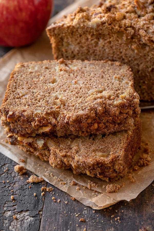 Slices of Apple Bread with Cinnamon Sugar Streusel | thecozyapron.com