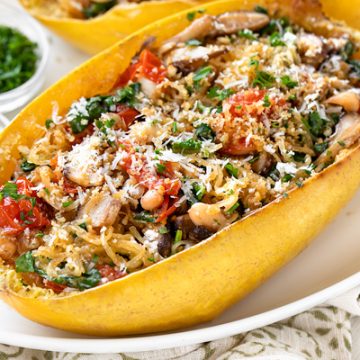 Spaghetti Squash with Sauteed Veggies | thecozyapron.com