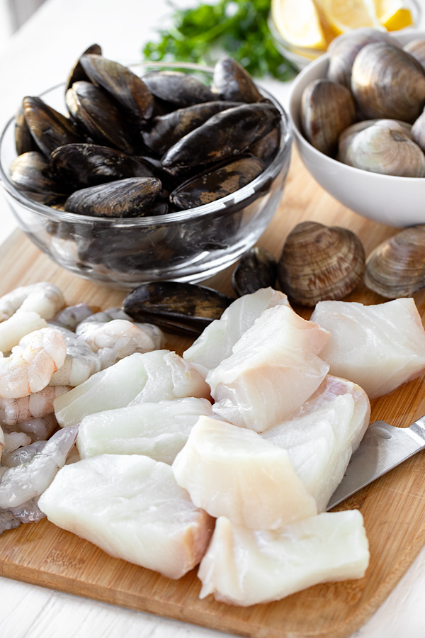 Fresh Seafood for Cioppino | thecozyapron.com