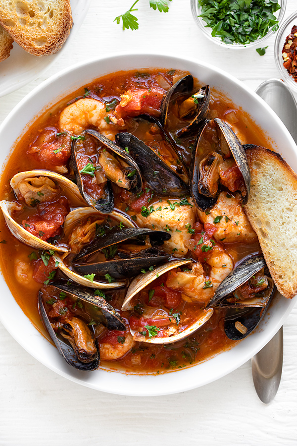 Cioppino with Sourdough | thecozyapron.com