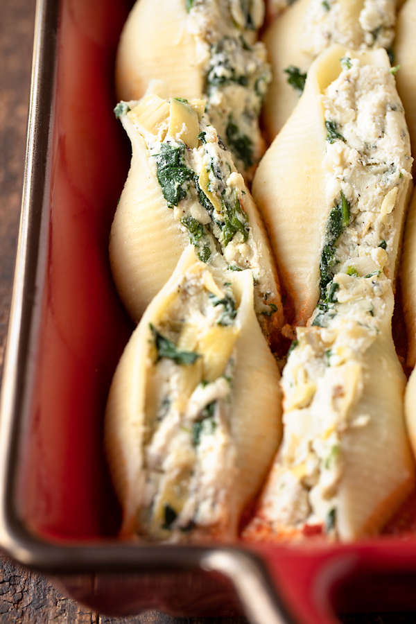 Ricotta Stuffed Shells with Spinach and Artichoke | thecozyapron.com