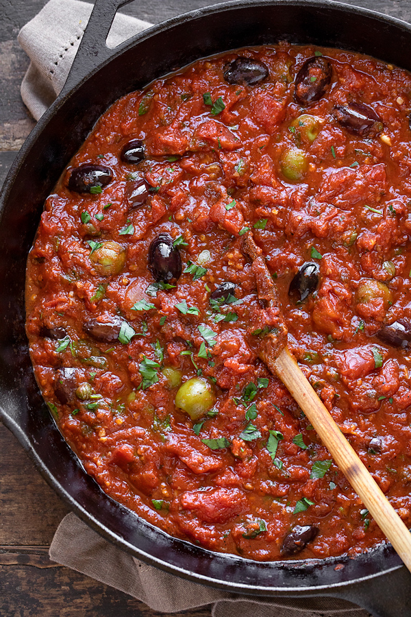 Puttanesca Sauce | thecozyapron.com
