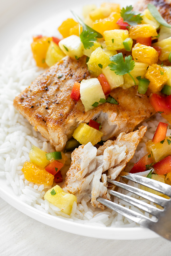 Flaky, Grilled Mahi Mahi | thecozyapron.com