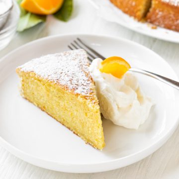 Olive Oil Cake | thecozyapron.com