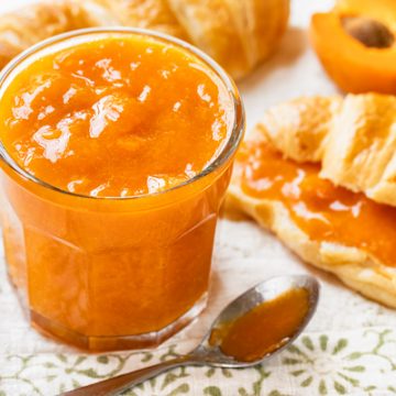 Apricot Jam | thecozyapron.com