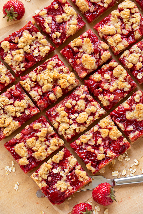 Slab of Strawberry Oatmeal Bars | thecozyapron.com